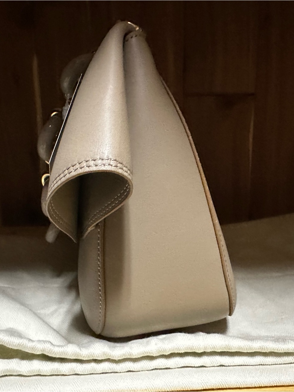 Loewe Medium Ola bag in smooth calfskin - Picture 5 of 13
